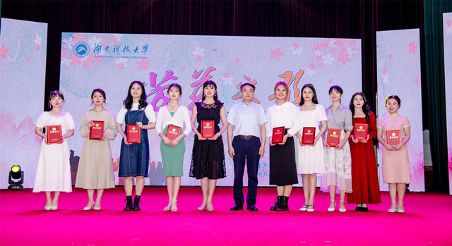 7d8e41b86a3d4d6aaa7b1b010933a470.jpg 芳菲8.jpg