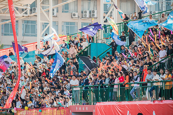 29e8fdbc6bcd4064ad87cf97fde714d9.jpg 观众.jpg